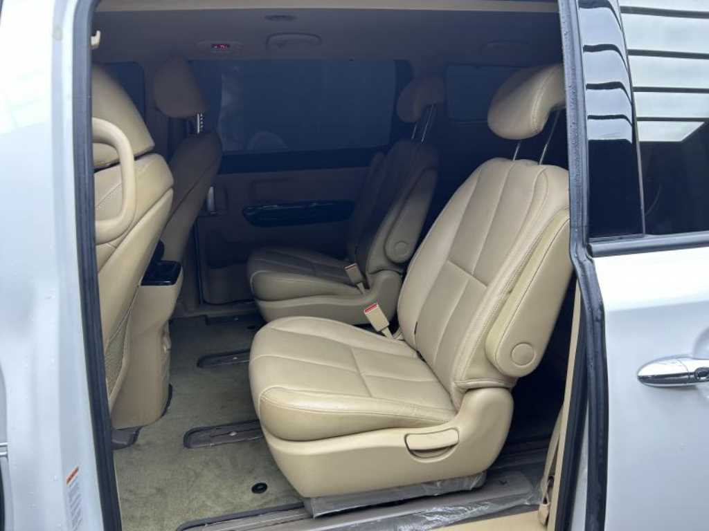 KIA Carnival - Vista 7