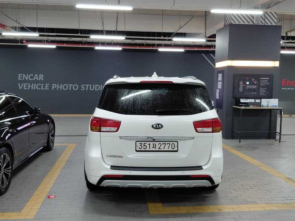 KIA Carnival - Vista 4