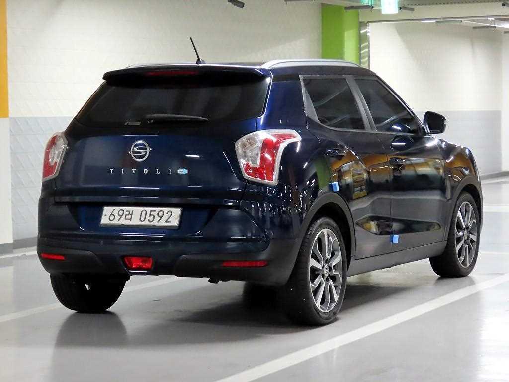 Ssangyong Tivoli - Vista 4
