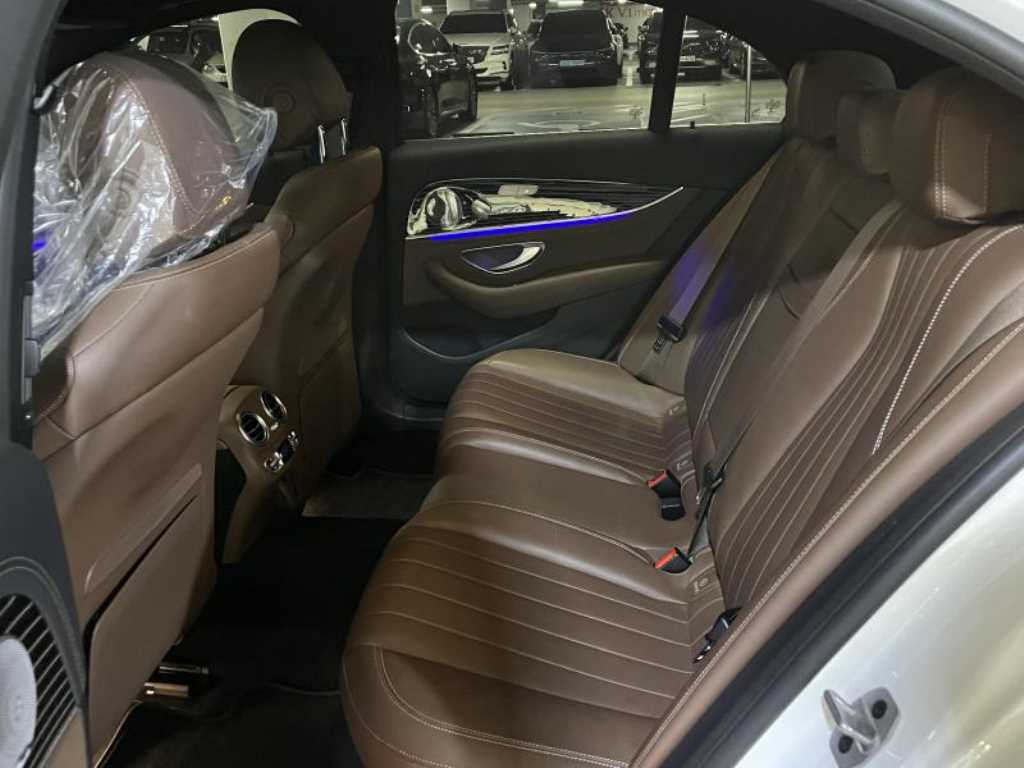 Mercedes Benz E class - Vista 7