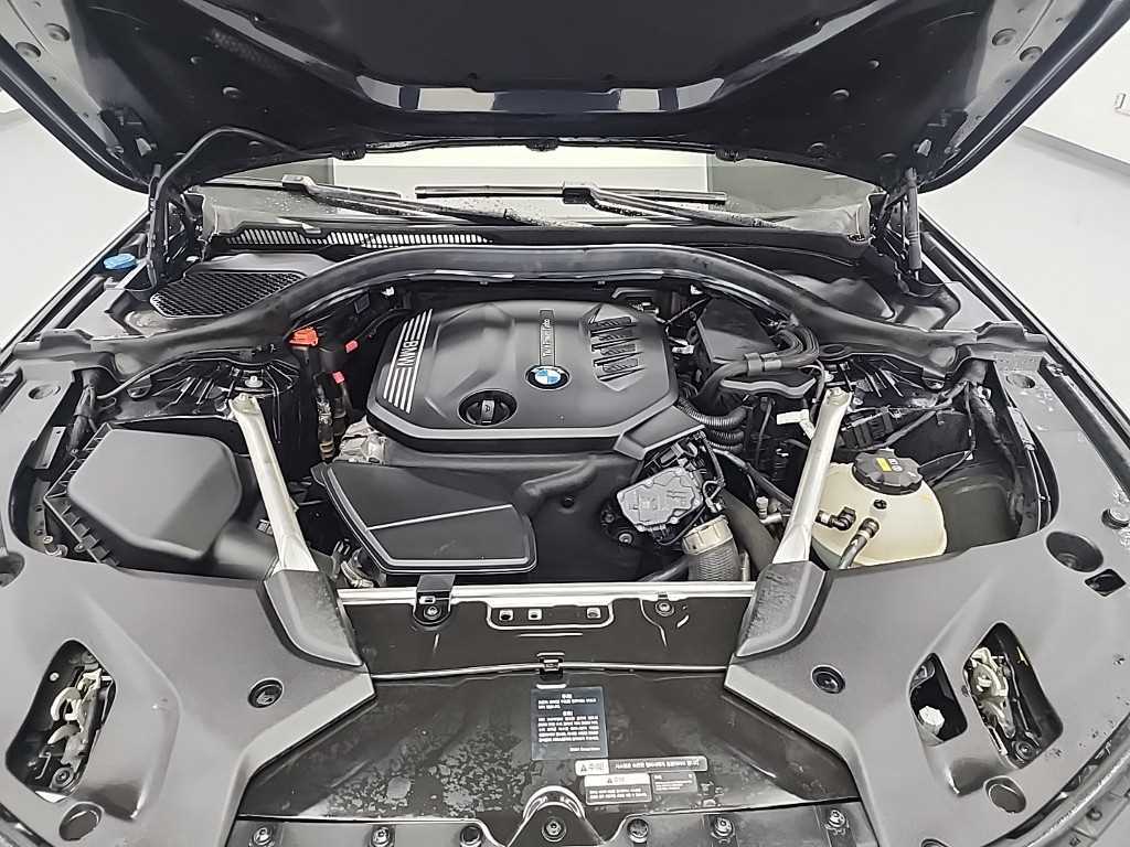 BMW 5 Series - Vista 5
