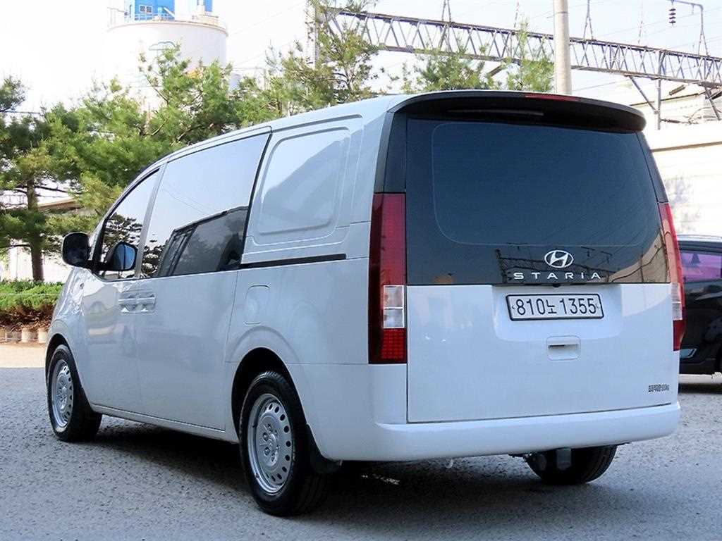 HYUNDAI Staria - Vista 3
