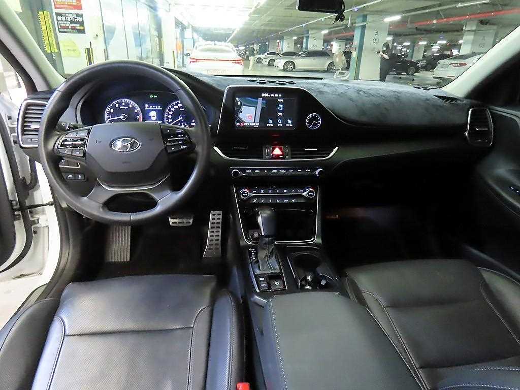 HYUNDAI Grandeur - Vista 10