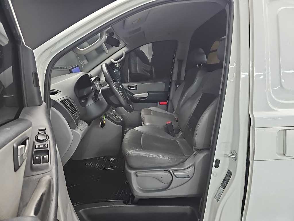 HYUNDAI Starex - Vista 11