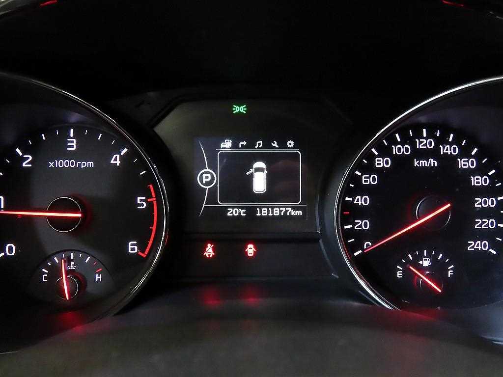 KIA Carnival - Vista 9