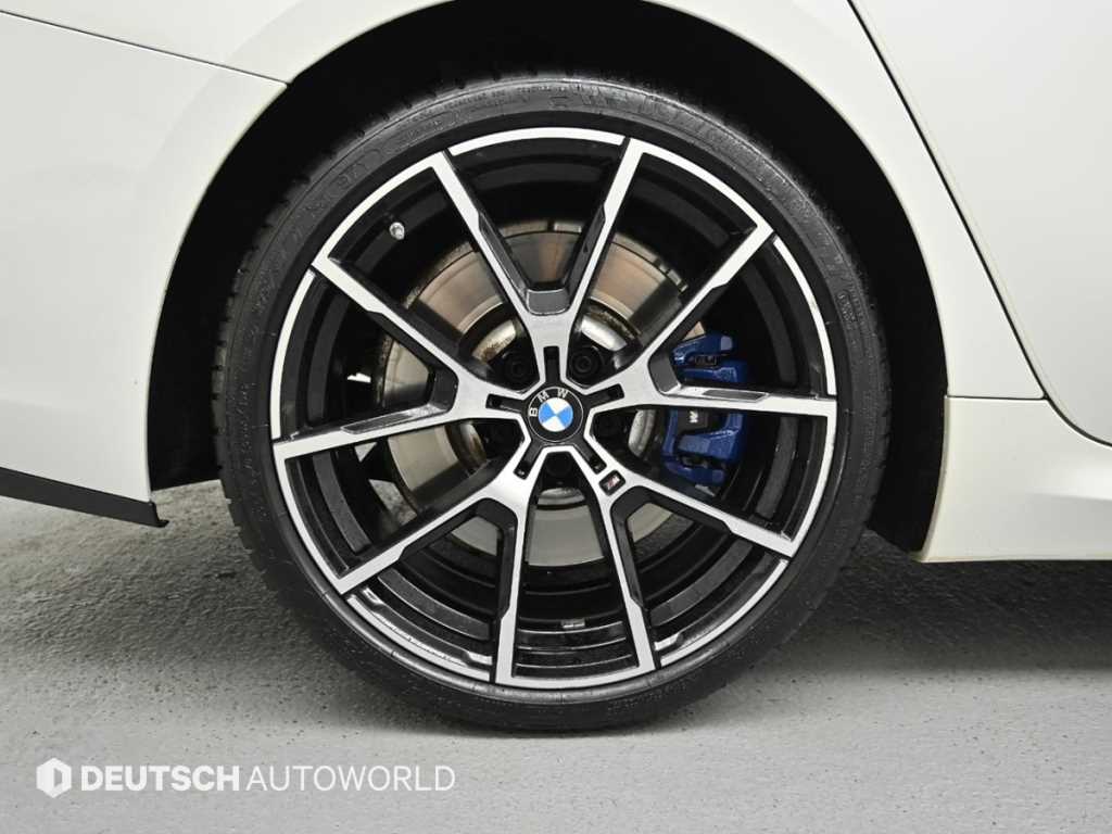 BMW 8 Series - Vista 6