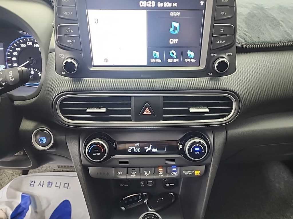 HYUNDAI Kona - Vista 11