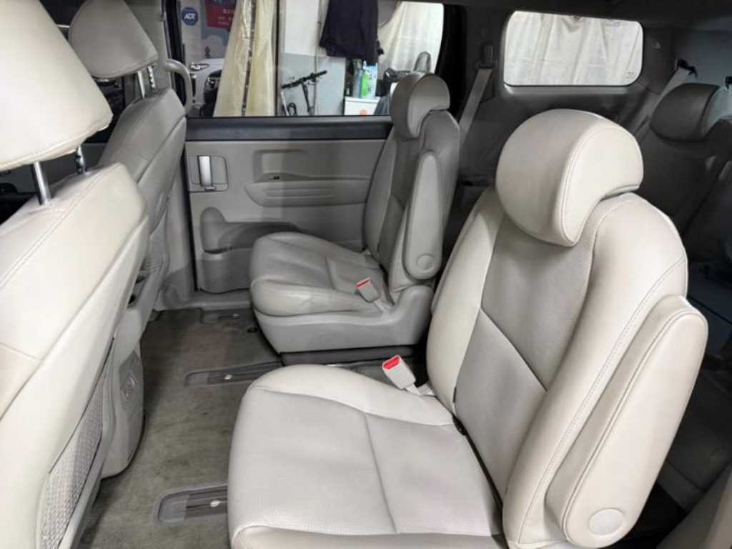 KIA Carnival - Vista 7