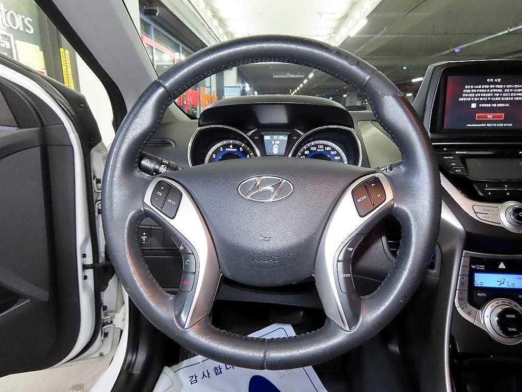HYUNDAI Avante - Vista 8