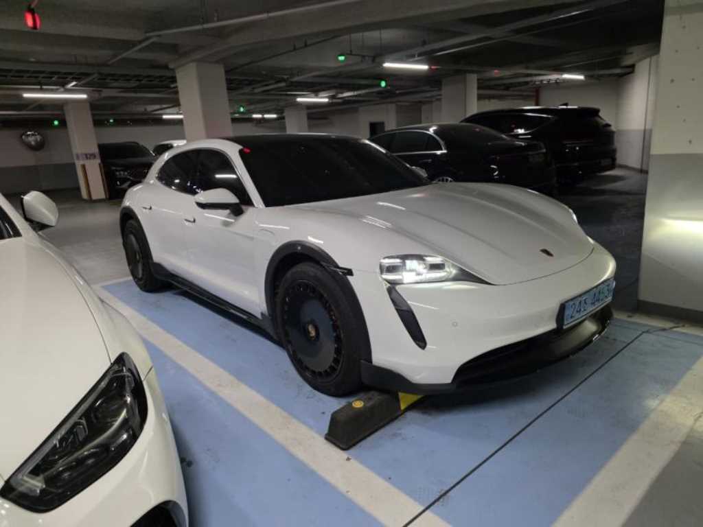 Porsche Taycan - Vista 5