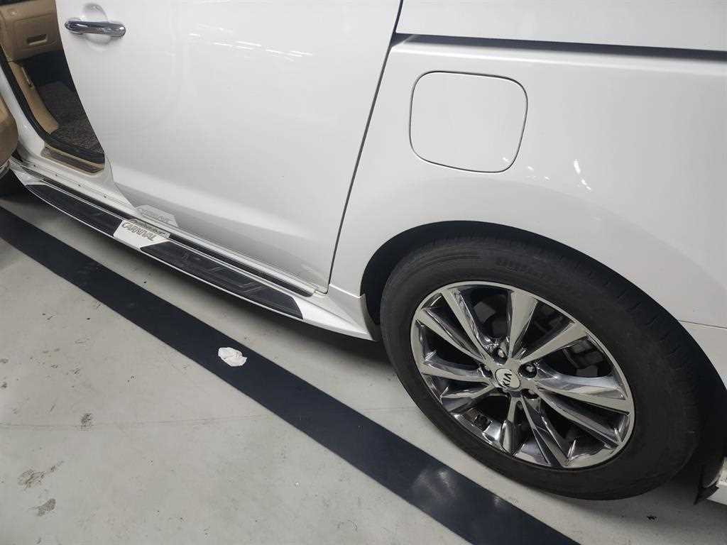KIA Carnival - Vista 2