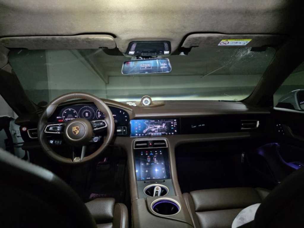 Porsche Taycan - Vista 6