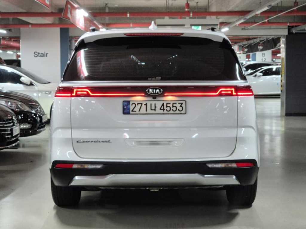 KIA Carnival - Vista 4