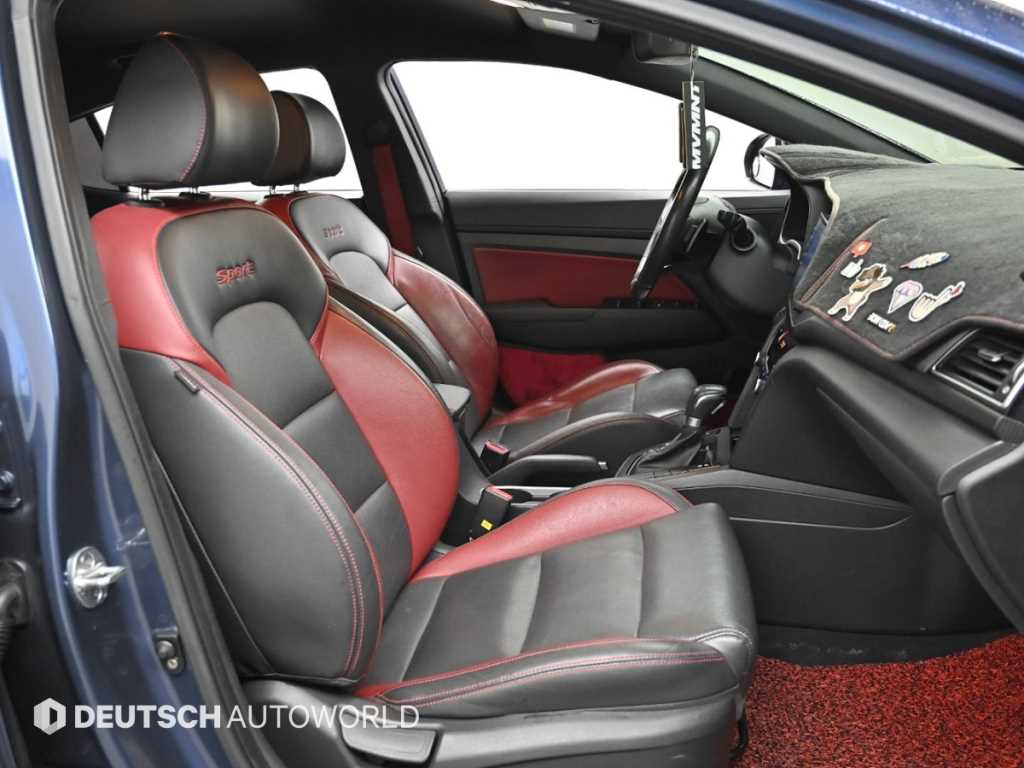 HYUNDAI Avante - Vista 10