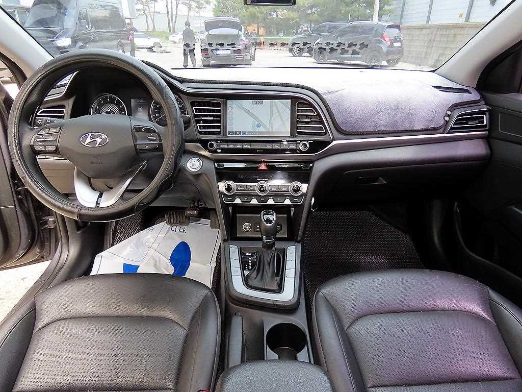 HYUNDAI Avante - Vista 7