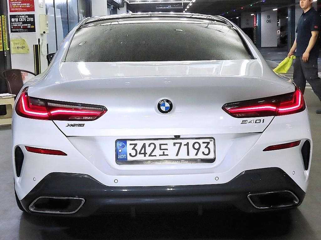 BMW 8 Series - Vista 5