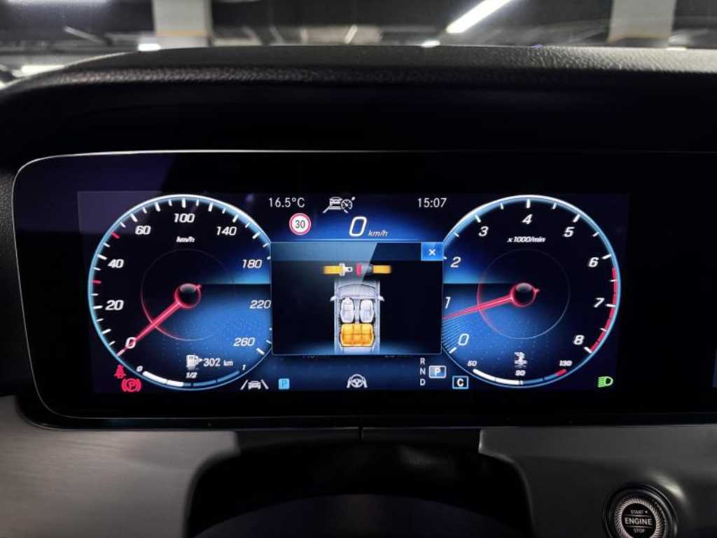 Mercedes Benz E class - Vista 10