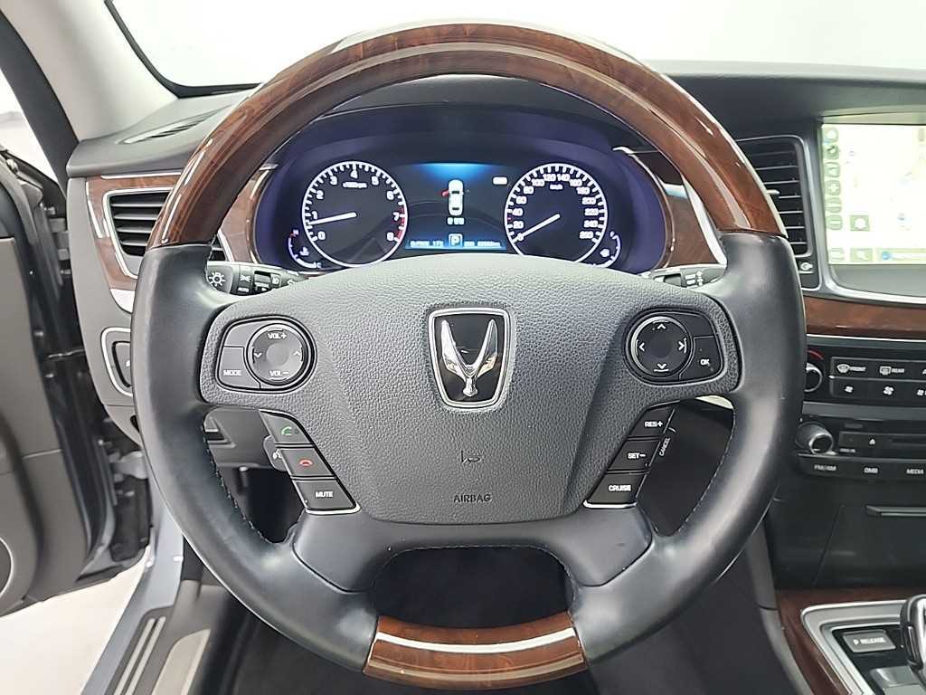 HYUNDAI Equus - Vista 9