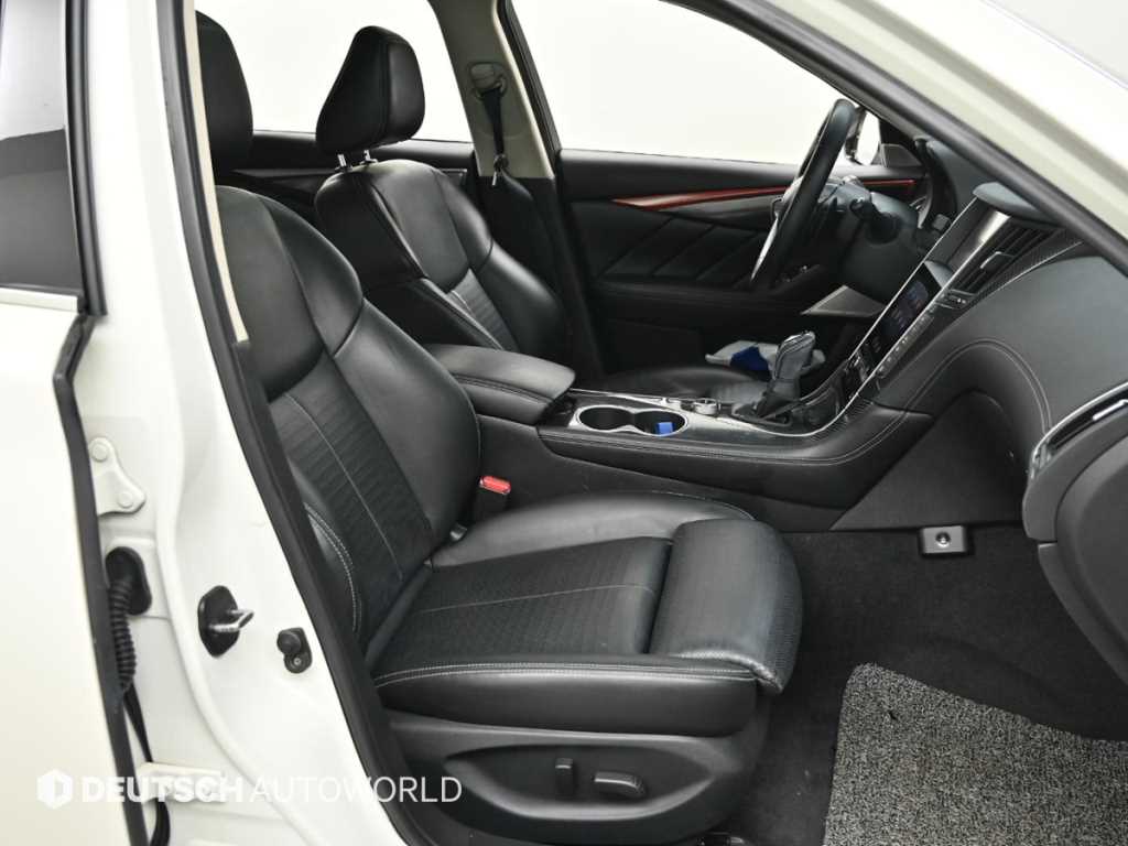 Infiniti Q - Vista 10