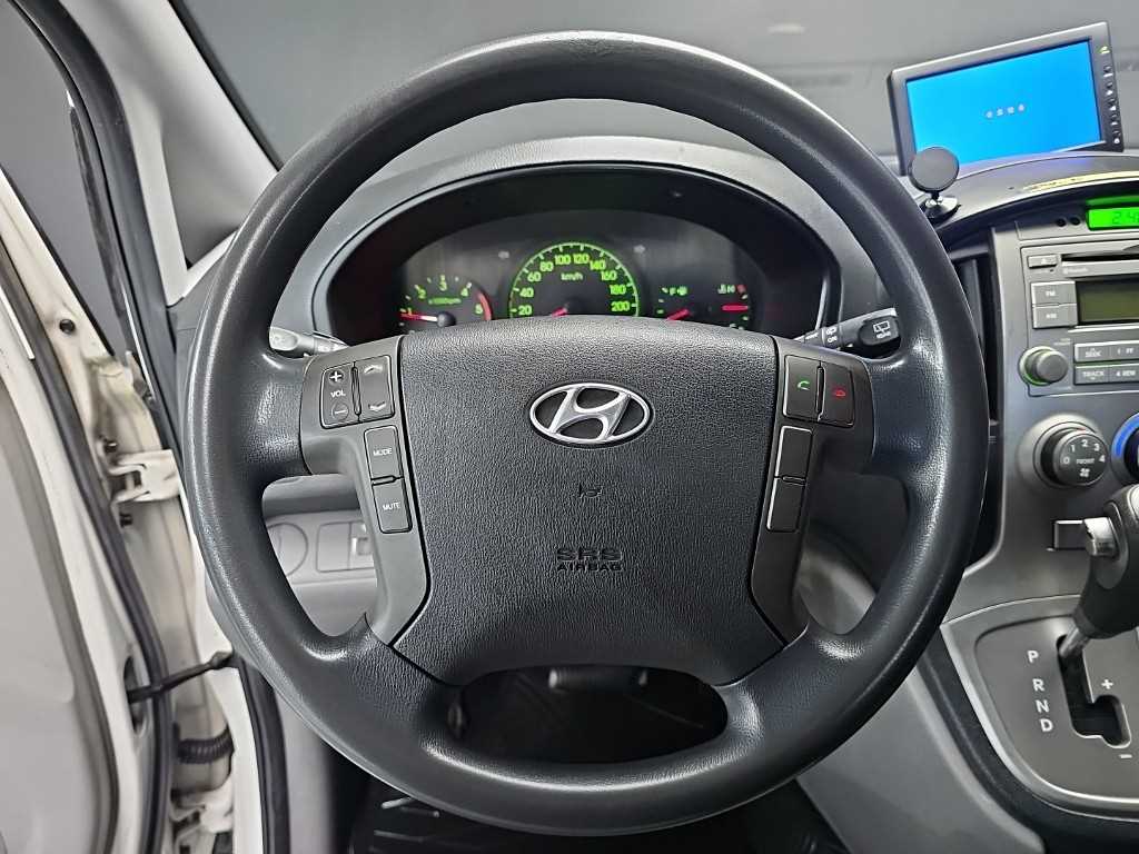 HYUNDAI Starex - Vista 9