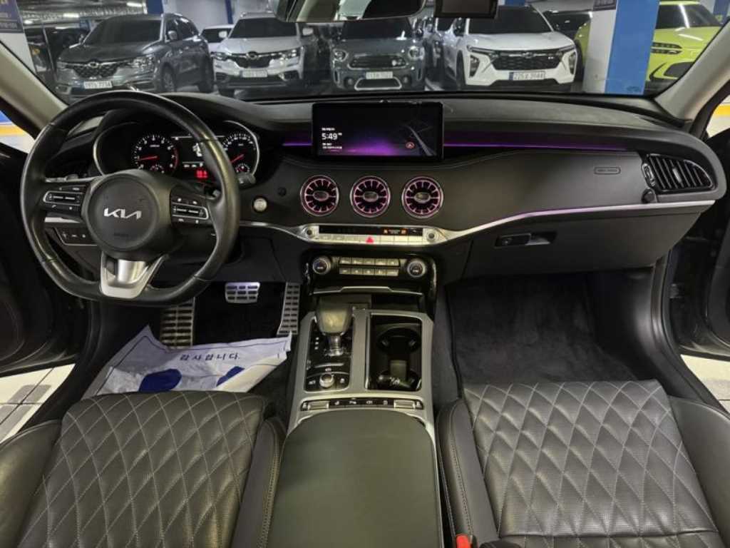 KIA Stinger - Vista 6
