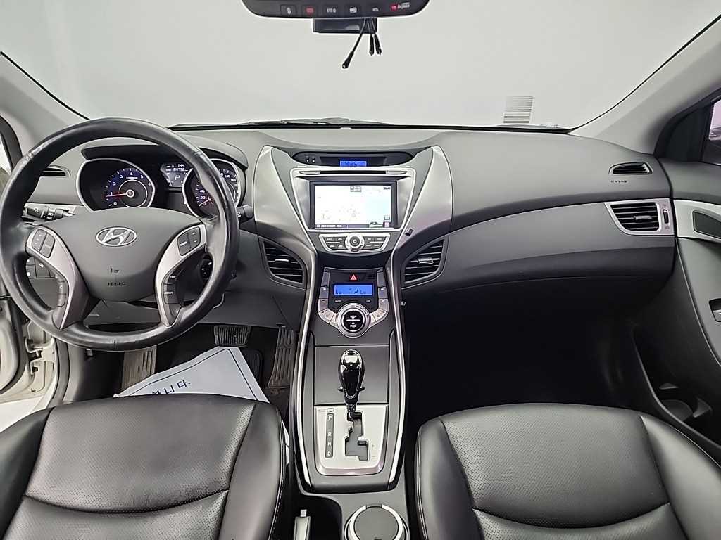 HYUNDAI Avante - Vista 7
