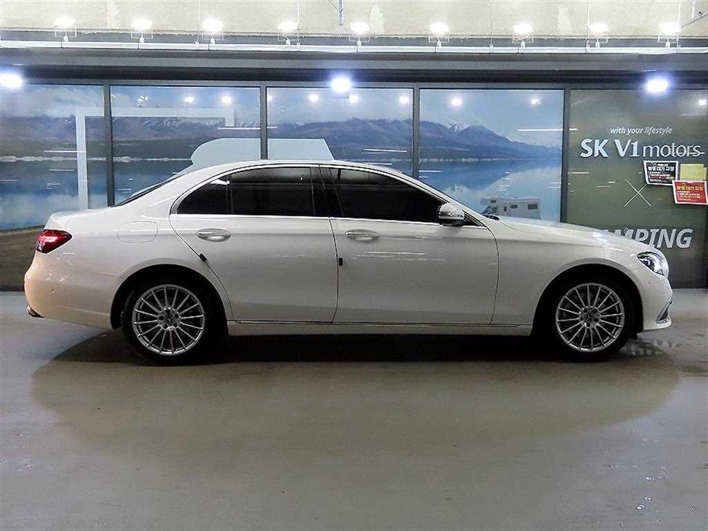 Mercedes Benz E class - Vista 3