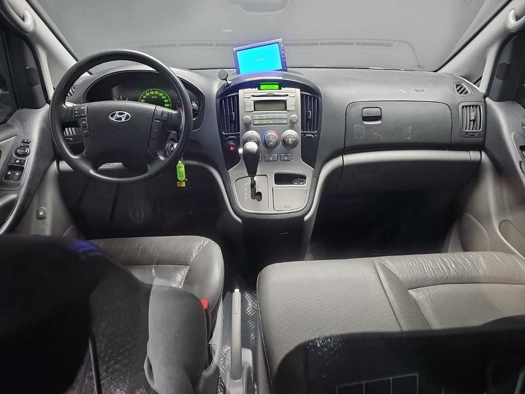 HYUNDAI Starex - Vista 7