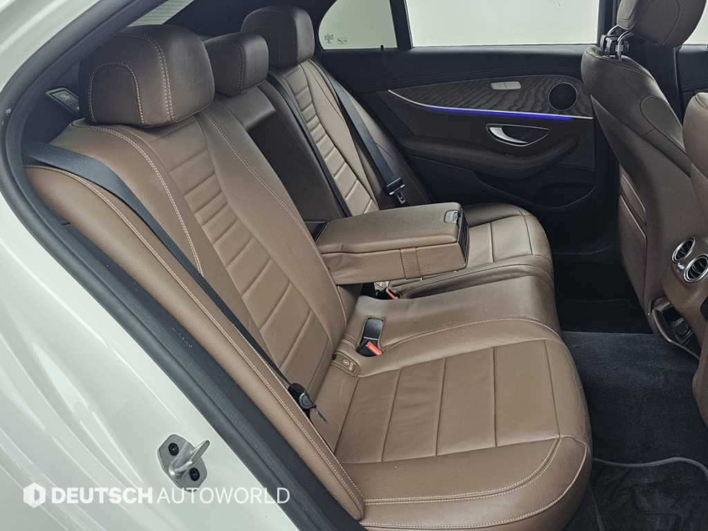 Mercedes Benz E class - Vista 12