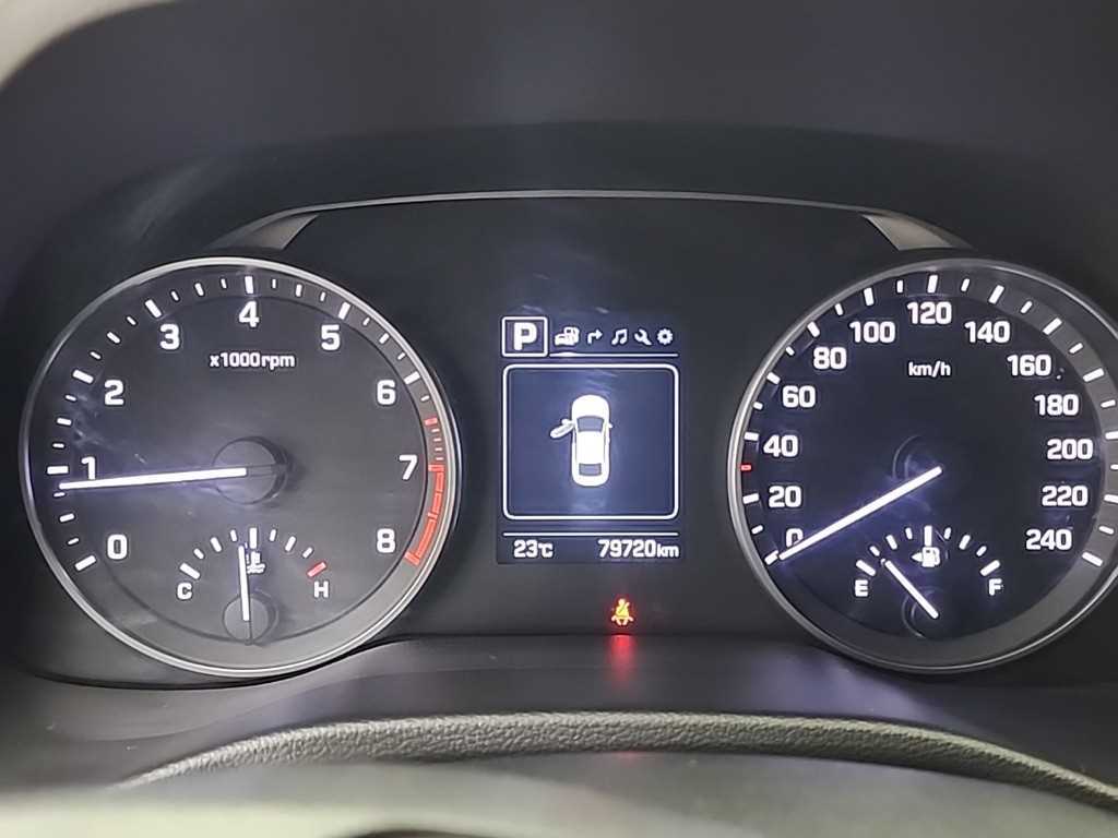 HYUNDAI Avante - Vista 6