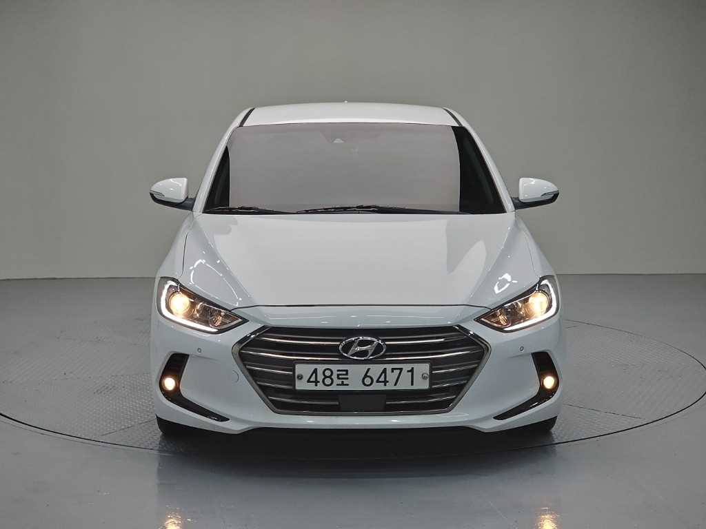 HYUNDAI Avante - Vista 2