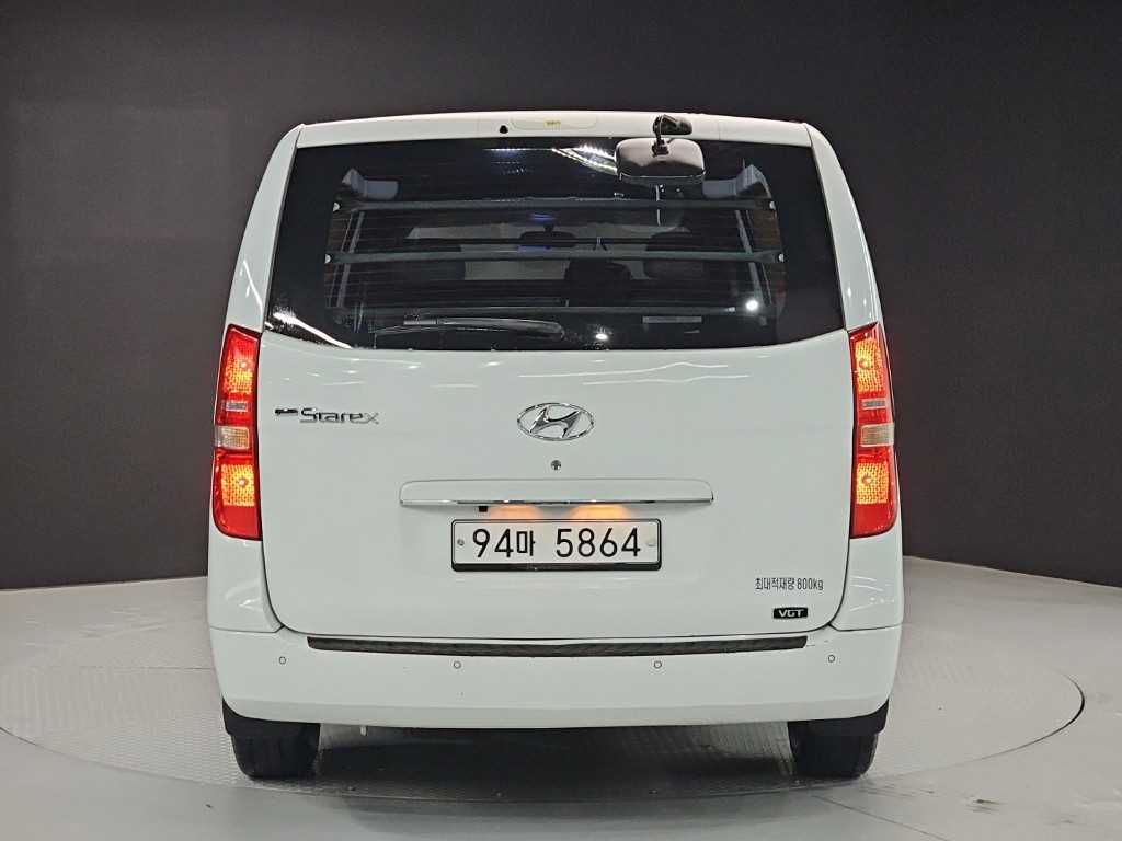 HYUNDAI Starex - Vista 3