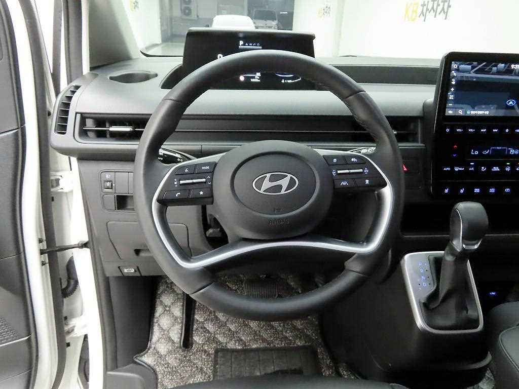 HYUNDAI Staria - Vista 8