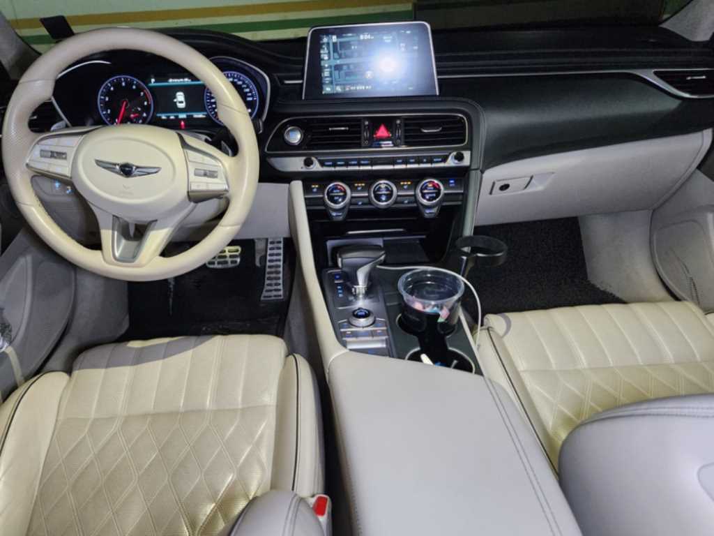 Genesis G70 - Vista 3