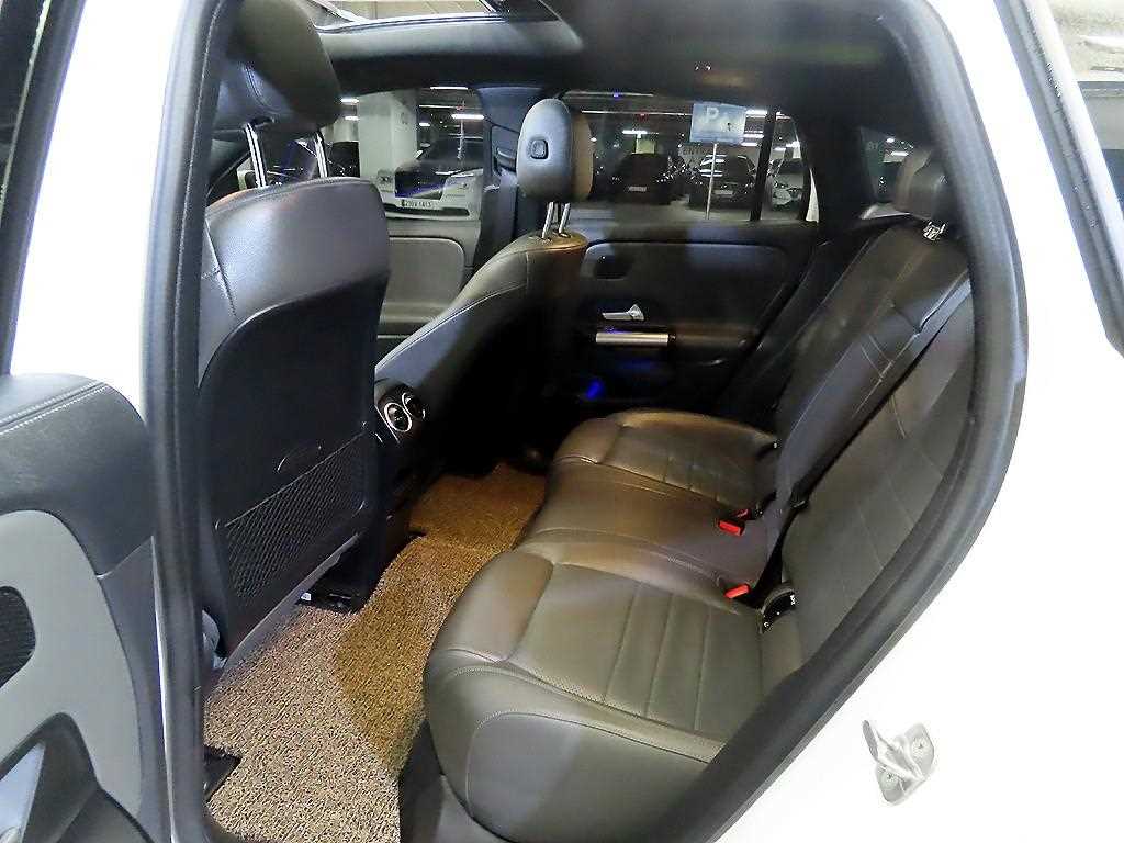 Mercedes Benz EQA - Vista 7