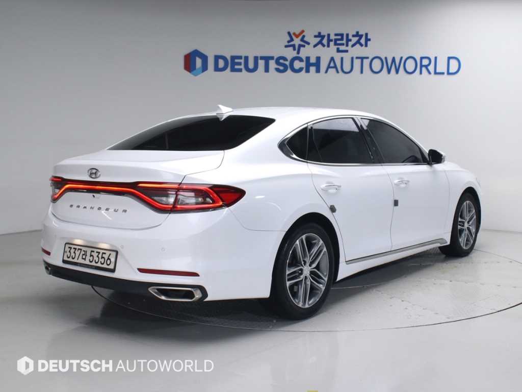 HYUNDAI Grandeur - Vista 2