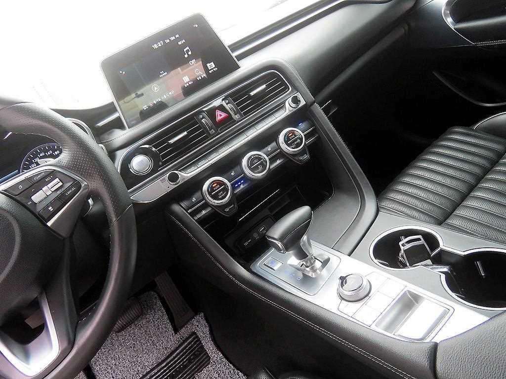 Genesis G70 - Vista 10