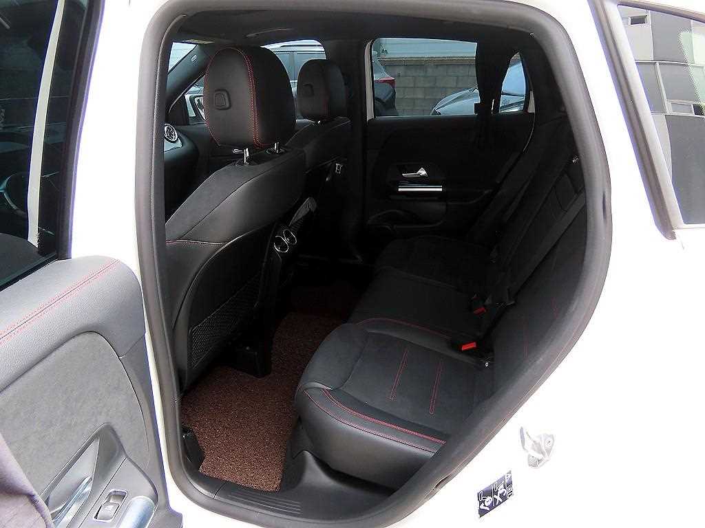 Mercedes Benz GLA Class - Vista 6