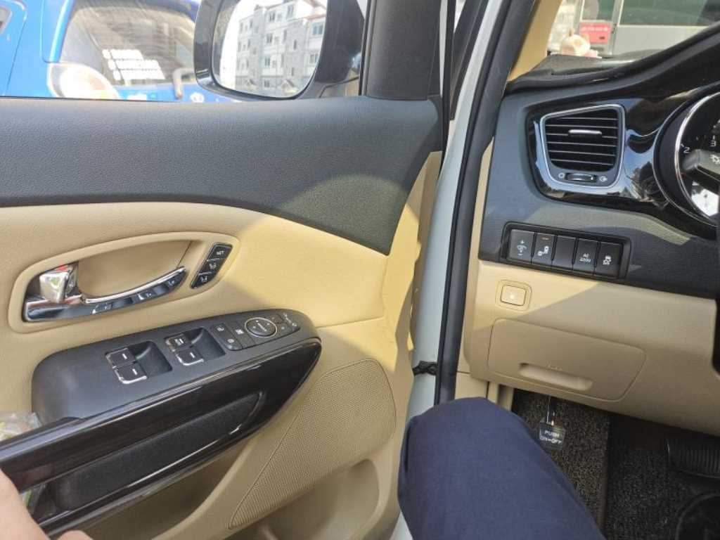KIA Carnival - Vista 9