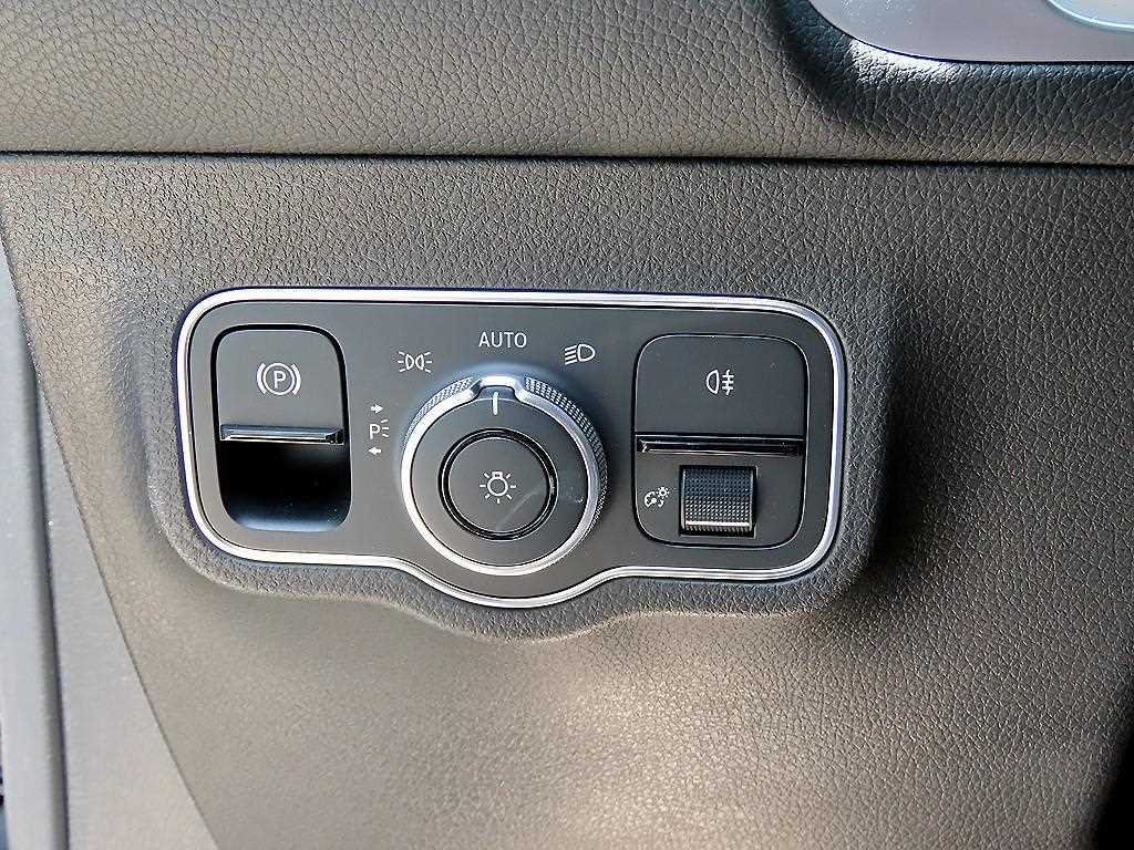 Mercedes Benz GLB Class - Vista 12
