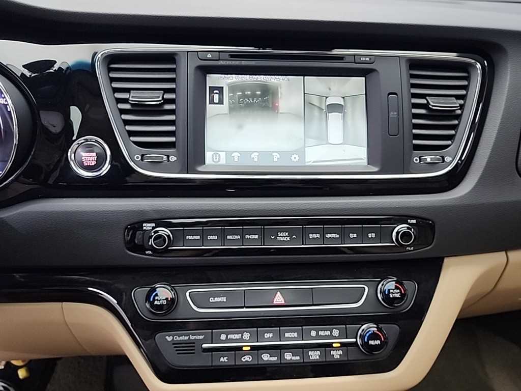 KIA Carnival - Vista 10