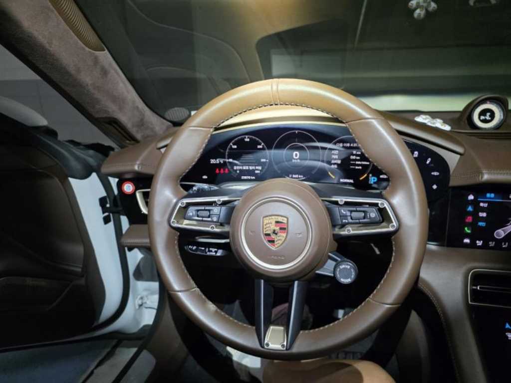 Porsche Taycan - Vista 9