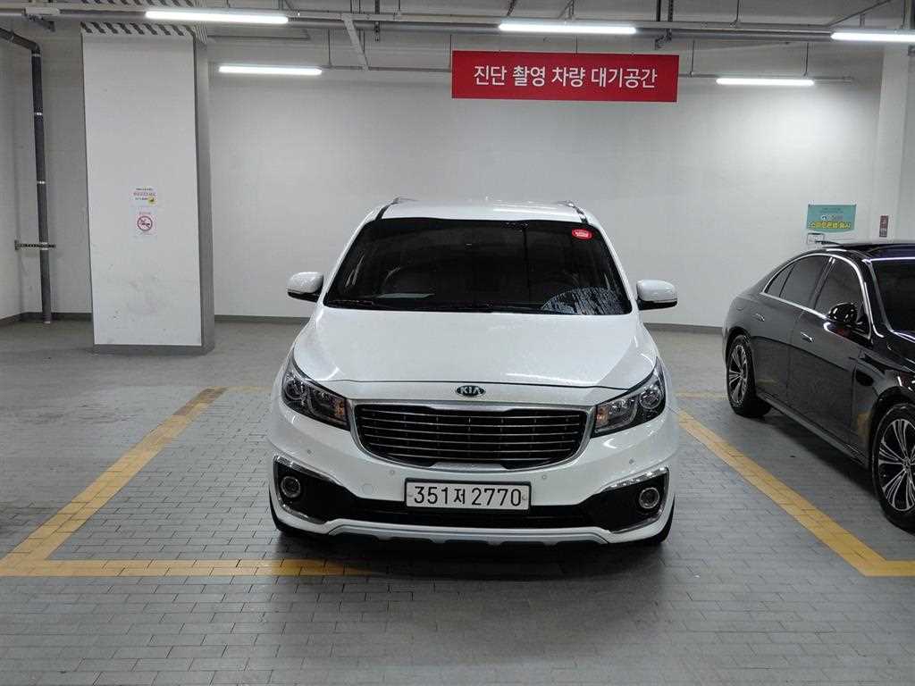 KIA Carnival - Vista 3