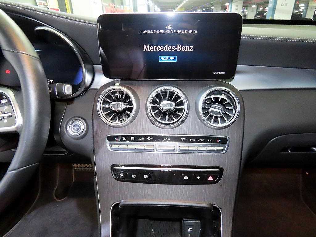 Mercedes Benz GLC Class - Vista 11