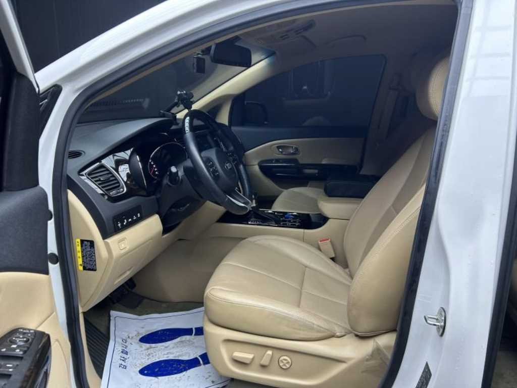 KIA Carnival - Vista 6