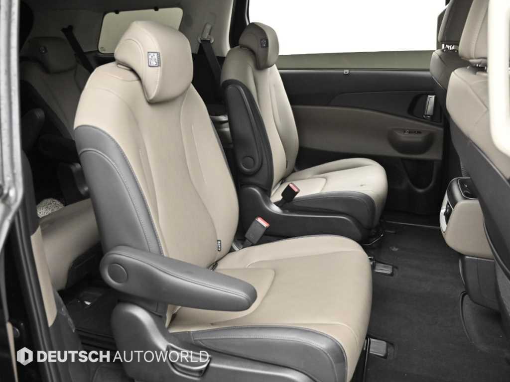 KIA Carnival - Vista 12