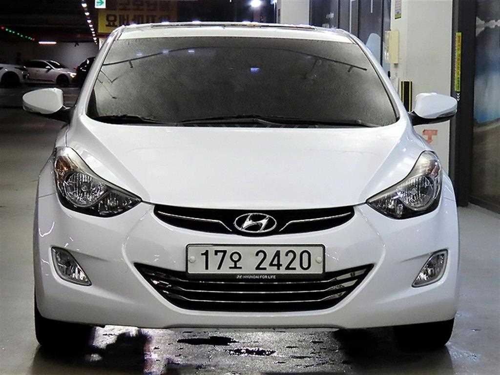 HYUNDAI Avante - Vista 2