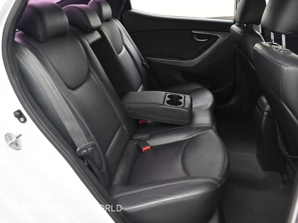 HYUNDAI Avante - Vista 12