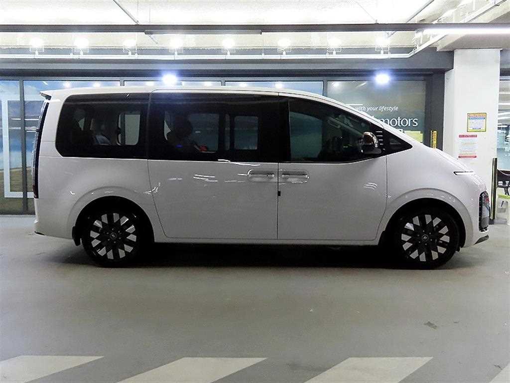 HYUNDAI Staria - Vista 3