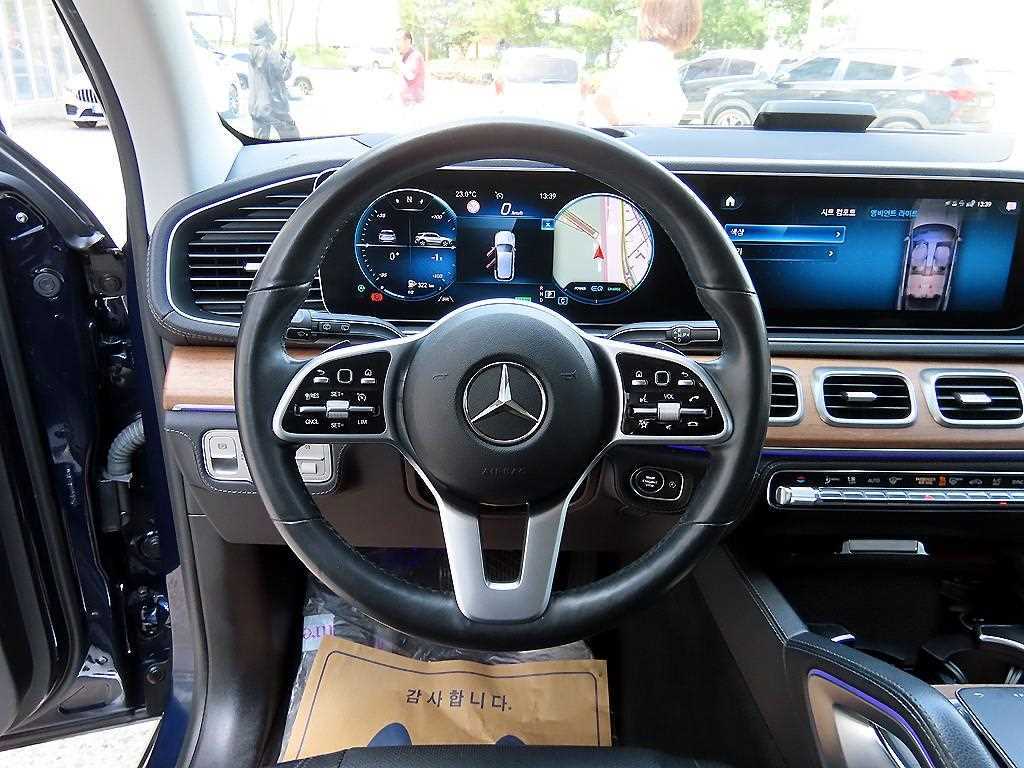Mercedes Benz GLE Class - Vista 8